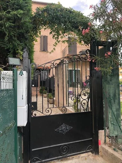 דירה קאן Rez De Villa Avec Jardin A 6 Min Des Plages צרפת